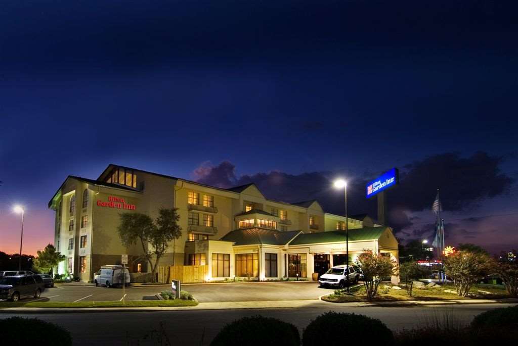 Hilton Garden Inn San Antonio Airport Exterior photo